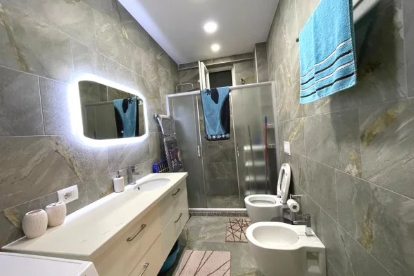 Shtepi me qera Apartament ne Tirane, 2+1, Mobilimi E mobiluar, Pagesa 1,000  Euro.