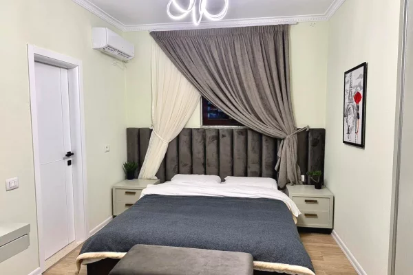Shtepi me qera Apartament ne Tirane, 3+1, Mobilimi E mobiluar, Pagesa 1,200  Euro.