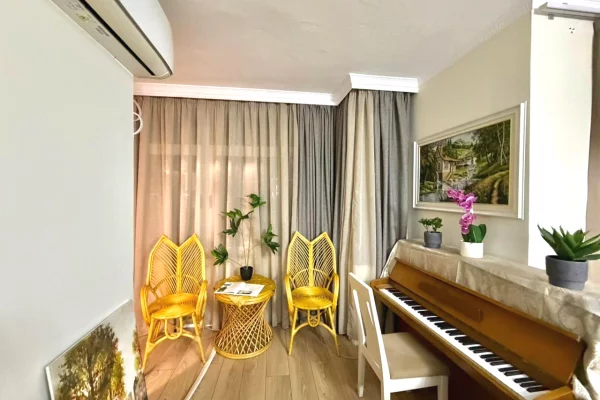 Shtepi me qera Apartament ne Tirane, 3+1, Mobilimi E mobiluar, Pagesa 1,200  Euro.