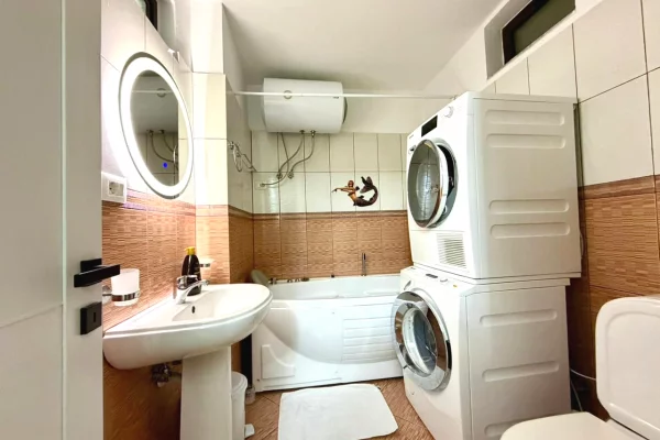 Shtepi me qera Apartament ne Tirane, 3+1, Mobilimi E mobiluar, Pagesa 1,200  Euro.