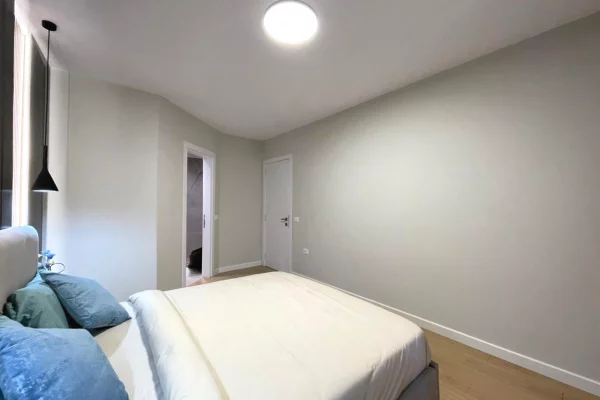 Shtepi ne shitje Apartament ne Tirane, 2+1, Mobilimi E mobiluar, Pagesa 301,600  Euro.