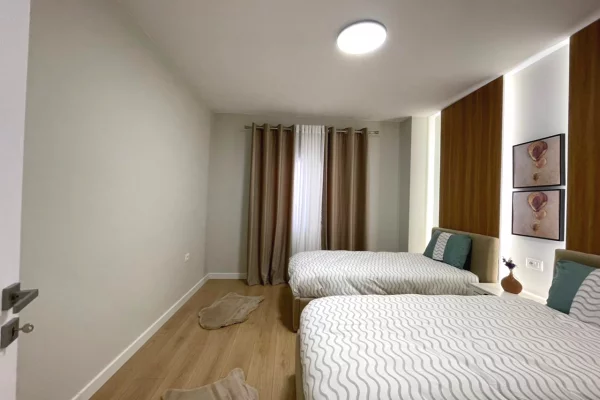 Shtepi ne shitje Apartament ne Tirane, 2+1, Mobilimi E mobiluar, Pagesa 301,600  Euro.
