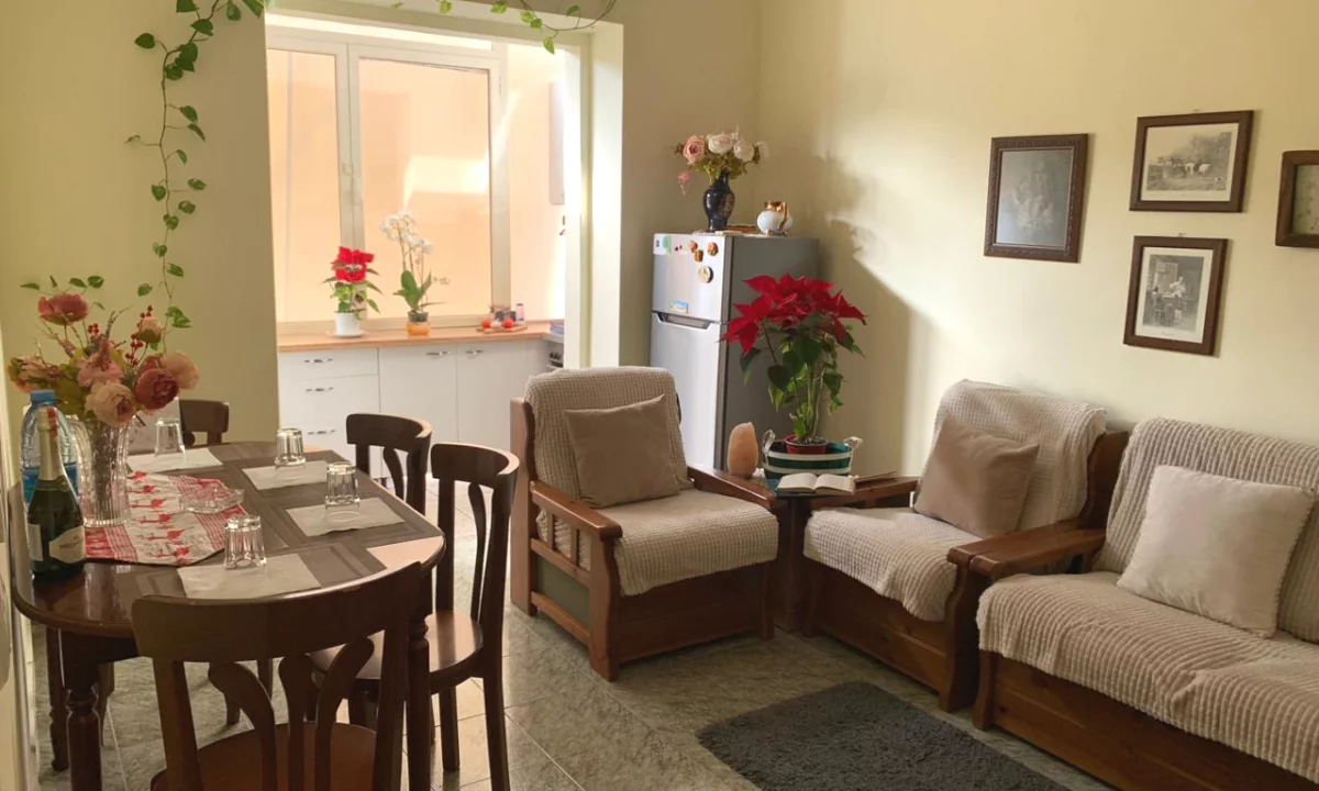 Shtepi me qera Apartament ne Tirane, 2+1, Mobilimi E mobiluar, Pagesa 75,000  Leke.