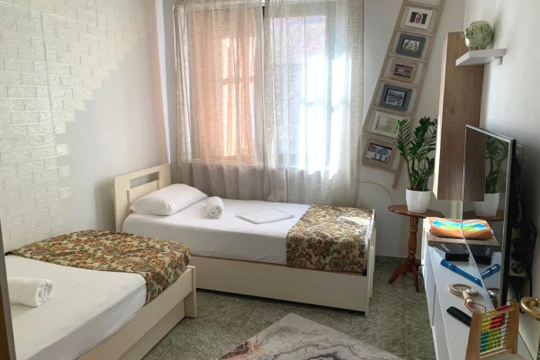 Shtepi me qera Apartament ne Tirane, 2+1, Mobilimi E mobiluar, Pagesa 75,000  Leke.