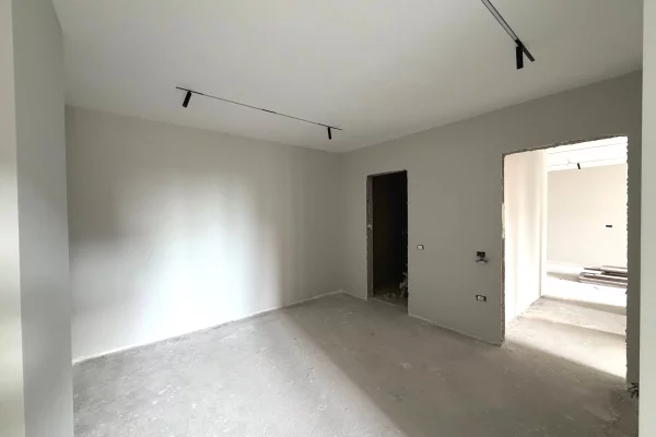 Shtepi ne shitje Apartament ne Tirane, 2+1, Mobilimi Bosh, pa mobiluar, Pagesa 220,000  Euro.