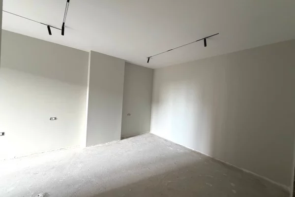 Shtepi ne shitje Apartament ne Tirane, 2+1, Mobilimi Bosh, pa mobiluar, Pagesa 220,000  Euro.
