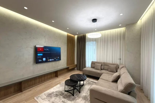 Shtepi me qera 2+1 ne Tirane - 2,100 Euro