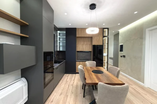 Shtepi me qera Apartament ne Tirane, 2+1, Mobilimi E mobiluar, Pagesa 2,100  Euro.