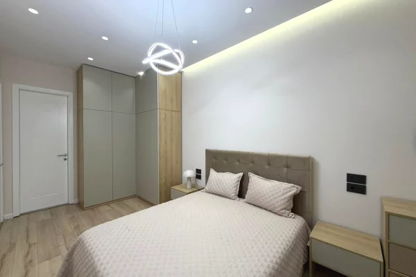 Shtepi me qera Apartament ne Tirane, 2+1, Mobilimi E mobiluar, Pagesa 2,100  Euro.