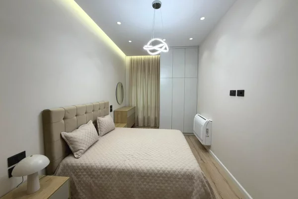 Shtepi me qera Apartament ne Tirane, 2+1, Mobilimi E mobiluar, Pagesa 2,100  Euro.