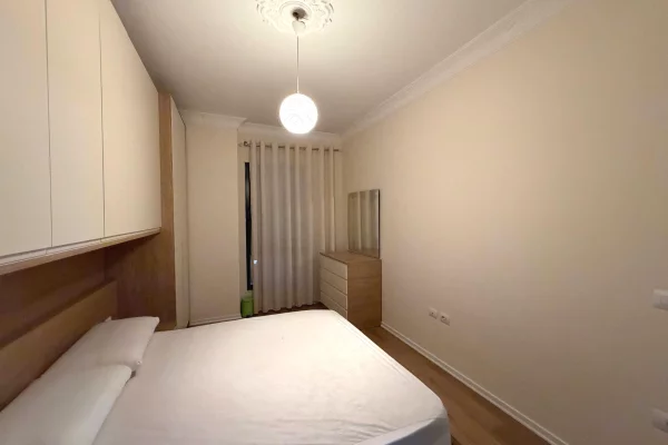 Shtepi me qera Apartament ne Tirane, 2+1, Mobilimi E mobiluar, Pagesa 800  Euro.