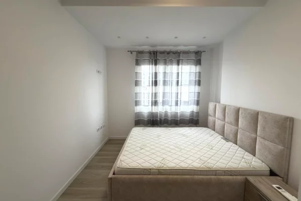 Shtepi me qera Apartament ne Tirane, 3+1, Mobilimi E mobiluar, Pagesa 130,000  Leke.