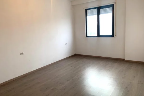 Ambient zyrash per qira prane UET ne Porcelan. 