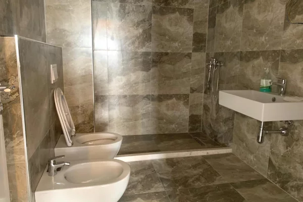 Ambient zyrash per qira prane UET ne Porcelan. 