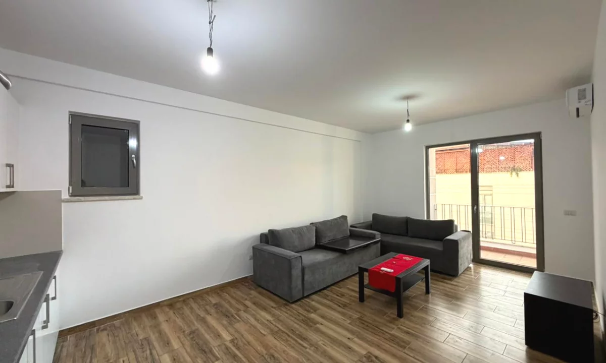 Shtepi me qera Apartament ne Tirane, 1+1, Mobilimi Pjeserisht e mobiluar, Pagesa 400  Euro.