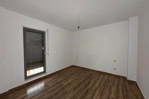 Shtepi me qera Apartament ne Tirane, 1+1, Mobilimi Pjeserisht e mobiluar, Pagesa 400  Euro.