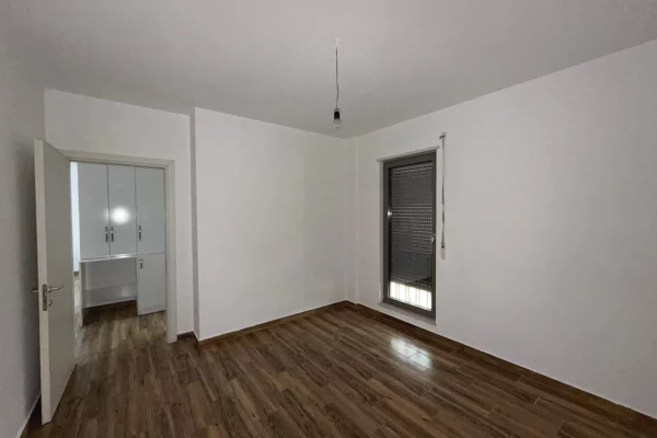 Shtepi me qera Apartament ne Tirane, 1+1, Mobilimi Pjeserisht e mobiluar, Pagesa 400  Euro.