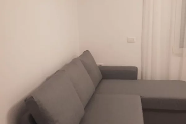 Shtepi me qera 1+1 ne Tirane - 40,000 Leke