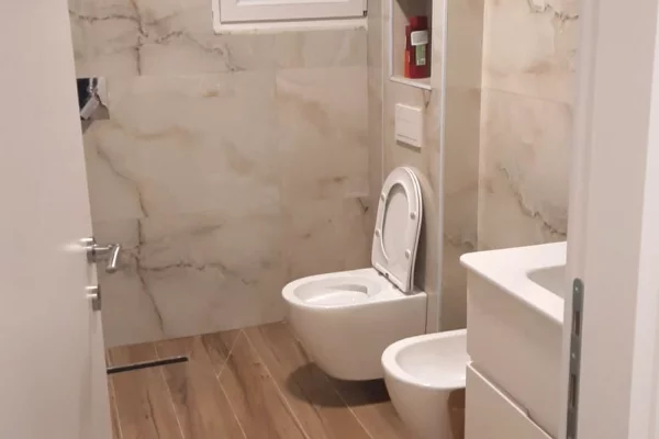 Shtepi me qera Apartament ne Tirane, 1+1, Mobilimi E mobiluar, Pagesa 40,000  Leke.