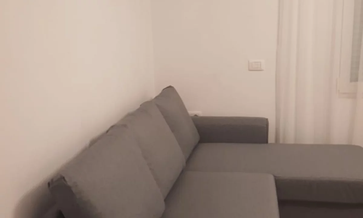 Shtepi me qera Apartament ne Tirane, 1+1, Mobilimi E mobiluar, Pagesa 40,000  Leke.