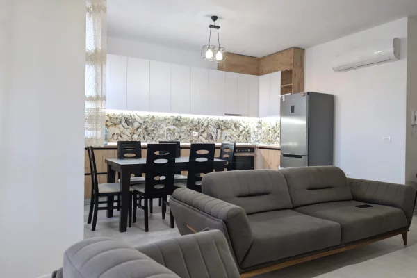 Shtepi me qera Apartament ne Tirane, 2+1, Mobilimi E mobiluar, Pagesa 700  Euro.