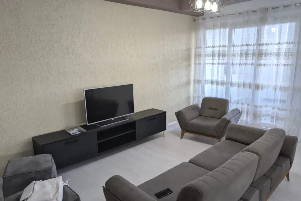 Shtepi me qera Apartament ne Tirane, 2+1, Mobilimi E mobiluar, Pagesa 700  Euro.