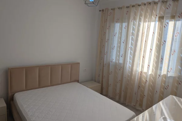 Shtepi me qera Apartament ne Tirane, 2+1, Mobilimi E mobiluar, Pagesa 700  Euro.
