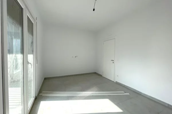 Shtepi ne shitje Apartament ne Tirane, 1+1, Mobilimi Bosh, pa mobiluar, Pagesa 69,255  Euro.