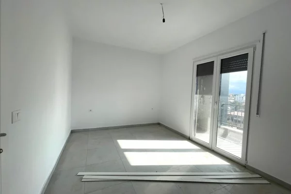 Shtepi ne shitje Apartament ne Tirane, 1+1, Mobilimi Bosh, pa mobiluar, Pagesa 69,255  Euro.