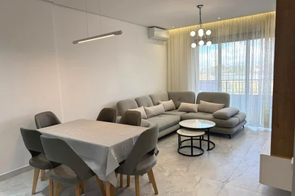 Apartament 1+1+2 Parking per qira tek Liqeni i Thate.