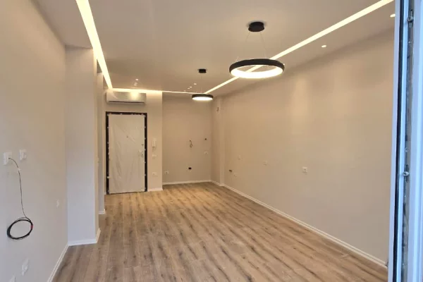 Ambient biznesi me qera 3+1 ne Tirane - 700 Euro