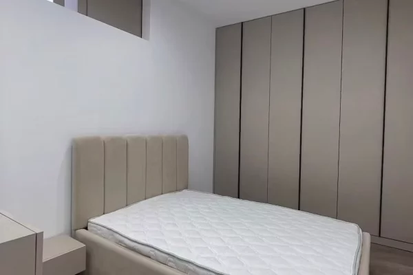 Shtepi me qera Apartament ne Tirane, 2+1, Mobilimi E mobiluar, Pagesa 900  Euro.