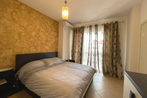 Shtepi ne shitje Apartament ne Tirane, 2+1, Mobilimi E mobiluar, Pagesa 164,000  Euro.