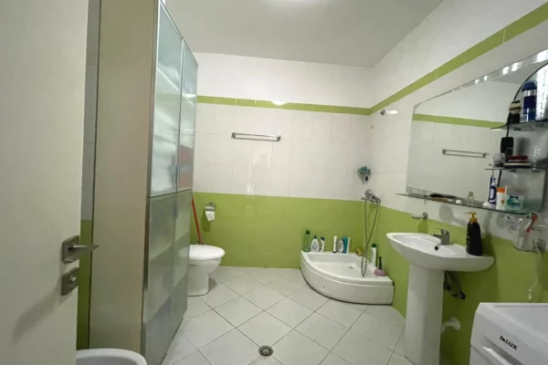 Shtepi ne shitje Apartament ne Tirane, 2+1, Mobilimi E mobiluar, Pagesa 164,000  Euro.