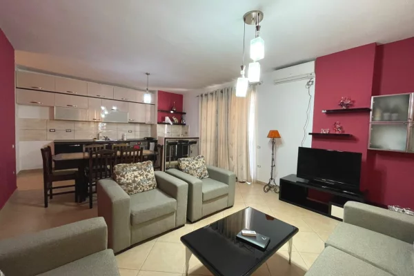 Shtepi ne shitje Apartament ne Tirane, 2+1, Mobilimi E mobiluar, Pagesa 164,000  Euro.