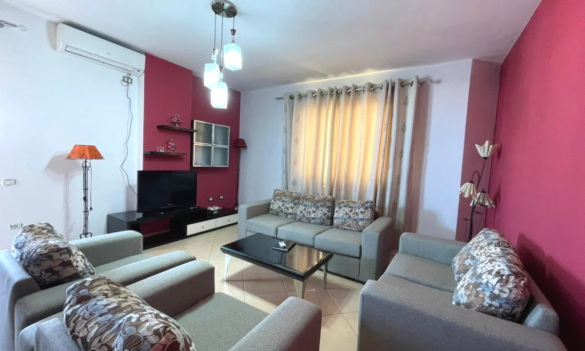 Shtepi ne shitje Apartament ne Tirane, 2+1, Mobilimi E mobiluar, Pagesa 164,000  Euro.