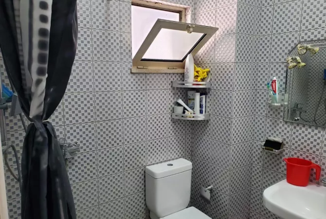 Shtepi ne shitje Apartament ne Tirane, 1+1, Mobilimi E mobiluar, Pagesa 95,000  Euro.