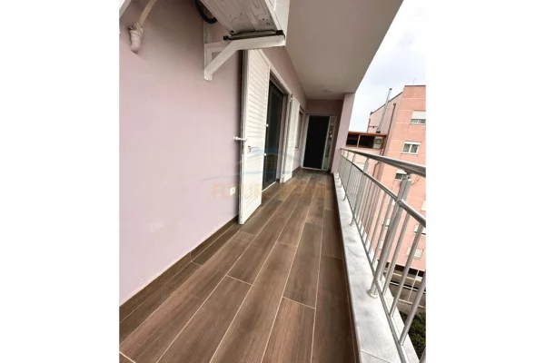 Shtepi me qera Apartament ne Tirane, 3+1, Mobilimi E mobiluar, Pagesa 1,100  Euro.