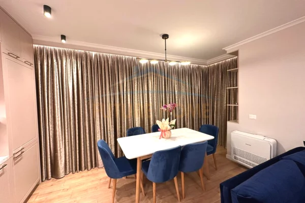 Shtepi me qera Apartament ne Tirane, 3+1, Mobilimi E mobiluar, Pagesa 1,100  Euro.