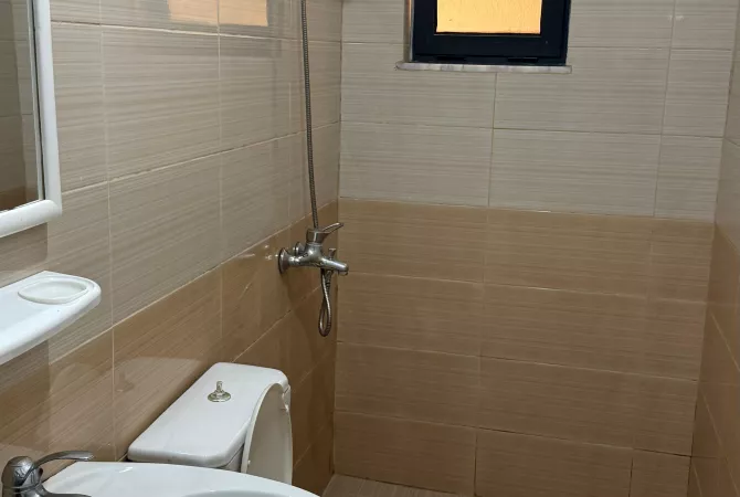 Shtepi me qera Apartament ne Tirane, 1+1, Mobilimi E mobiluar, Pagesa 35,000  Leke.