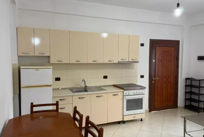 Shtepi me qera Apartament ne Tirane, 1+1, Mobilimi E mobiluar, Pagesa 35,000  Leke.
