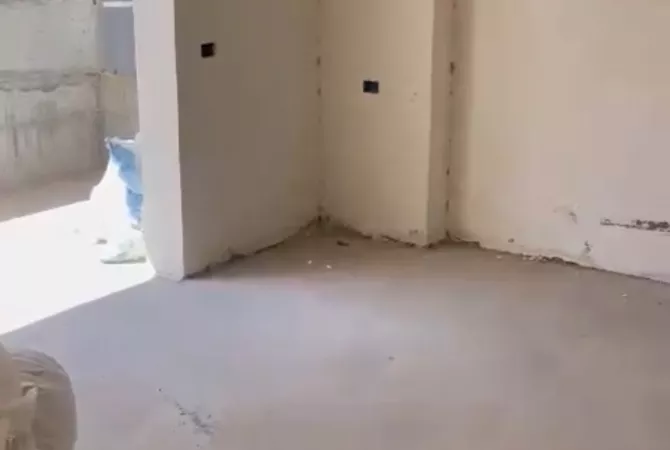 Shtepi ne shitje Apartament ne Vlore, 2+1, Mobilimi Bosh, pa mobiluar, Pagesa 90,000  Euro.