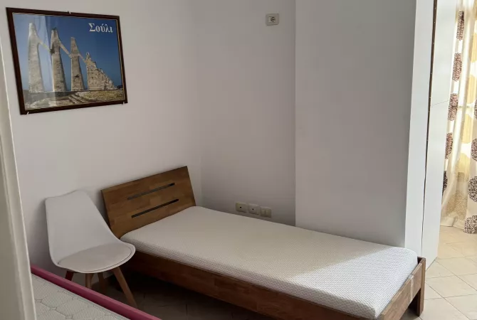 Shtepi me qera 1+1 ne Tirane - 40,000 Leke