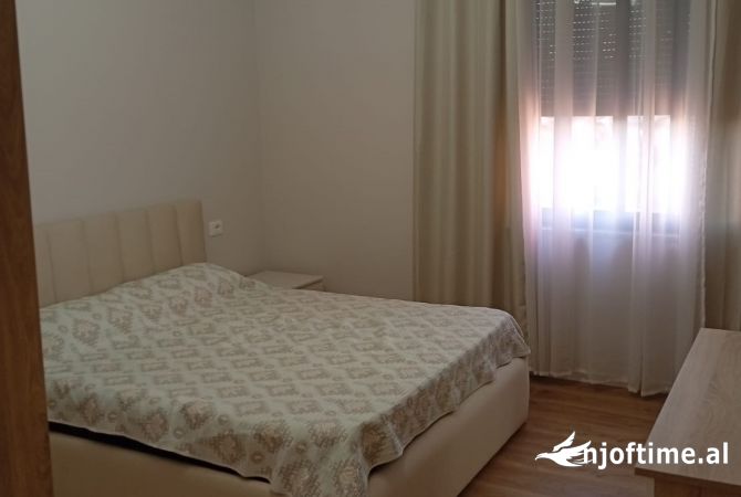 Shtepi me qera 2+1 ne Tirane - 800 Euro