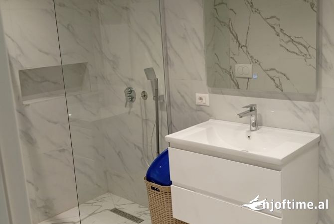 Shtepi me qera 2+1 ne Tirane - 800 Euro