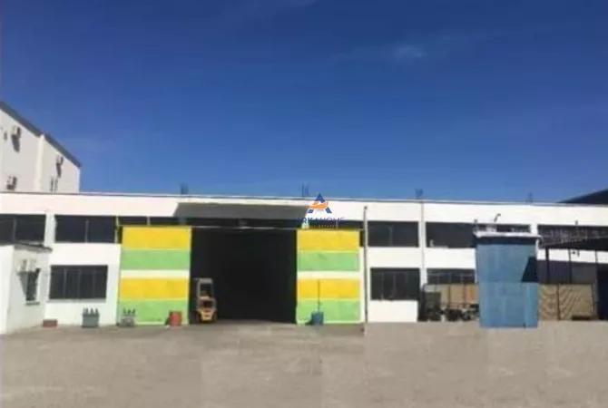 Ambiente Commerciale in Vendita 4+1 a Tirana - 1,190,000 Euro