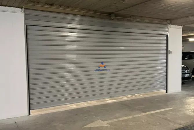 Ambiente Commerciale in Affitto 4+1 a Tirana - 350 Euro