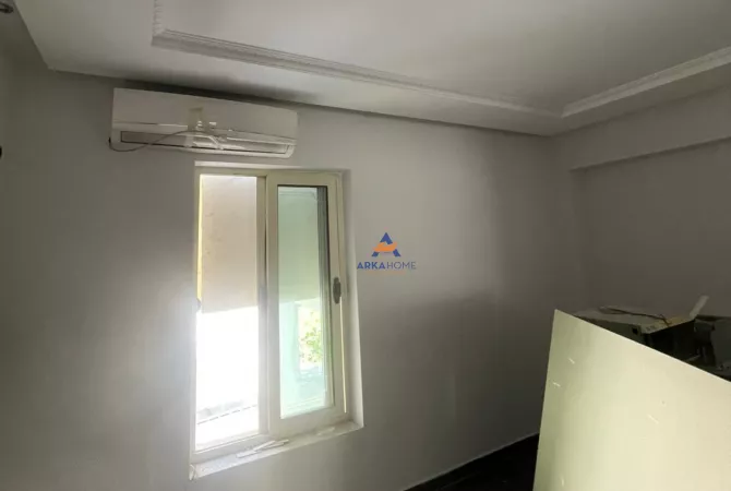 Ambiente Commerciale in Affitto 3+1 a Tirana - 45,000 Leke