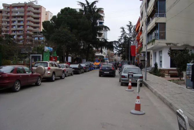 Ambient biznesi me qera 1+1 ne Tirane - 2,000 Euro