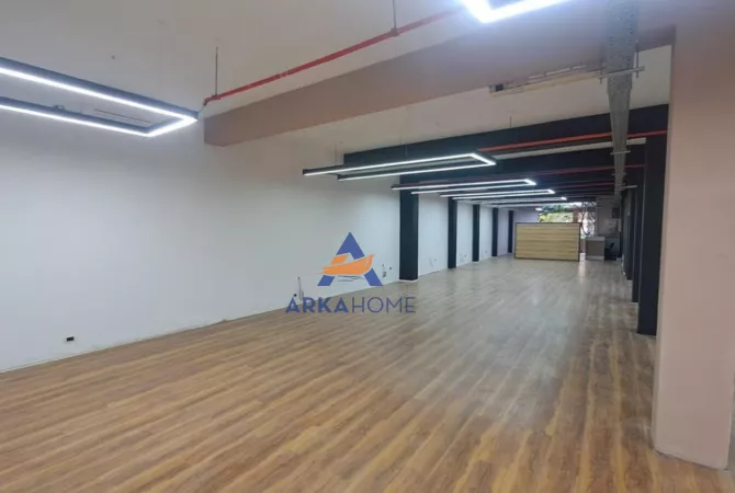 Ambient biznesi me qera 3+1 ne Tirane - 2,500 Euro